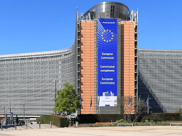 Photo of European Commission. Leads to news item on Ferenc Laczó op-ed on 20 years since EU enlargement
